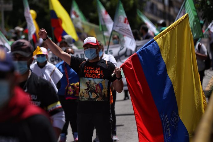 19 May 2021, Colombia, Bogota: Demonstrators take part in a protest against the government of President Ivan Duque Marquez. Photo: Camila Díaz/colprensa/dpa