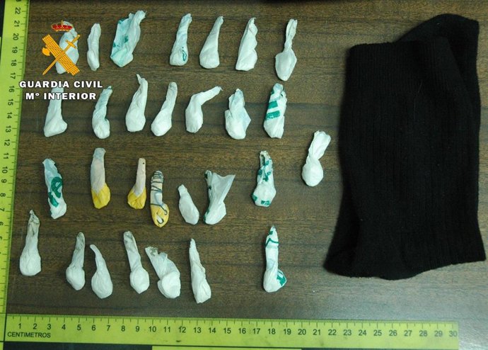 Archivo - Imagen de archivo de papelilas de cocaína intervenidas por la Guardia Civil