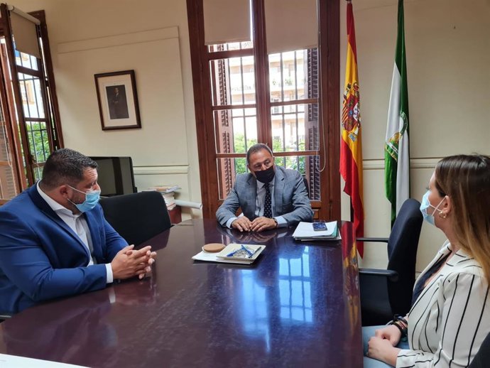 Reunión entre el alcalde de El Rubio y Ricardo Sánchez