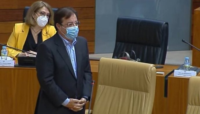 Fernández Vara en el pleno de la Asamblea