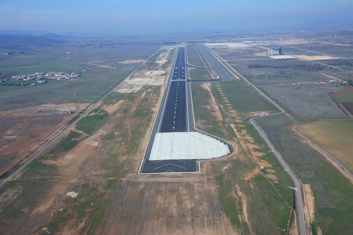 Archivo - El aeropuerto de Ciudad Real (Ciudad Real International Airpor, CRIA), de la mano de la aerolínea portuguesa Hi Fly y varios empresarios españoles han creado un Corredor Aéreo Sanitario directo entre China y España, que a través de vuelos dire