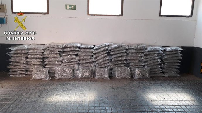 Un detenido tras incautarle 121 kilos de marihuana en un control policial en la A-4, a la altura de Membrilla
