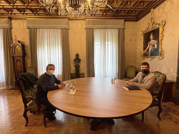 Jesús Arrizubieta, alcalde de Tafalla, y Eduardo Santos, consejero de Políticas Migratorias y Justicia