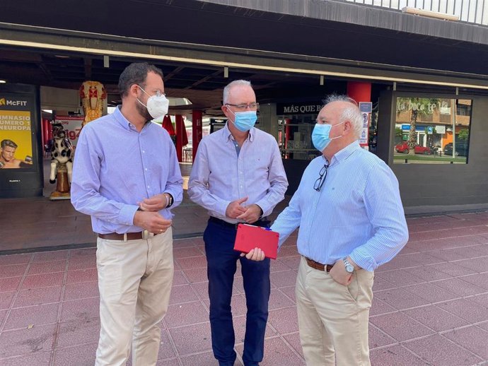 Los concejales José Guillén, Antonio Navarro y Eduardo Martínez-Oliva