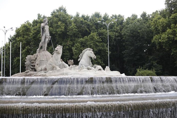 Archivo - Fuente de Neptuno de Madrid.
