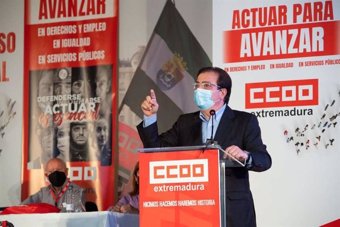 El presidente de la Junta, Guillermo Fernández Vara, en su intervención en la inauguración del XI Congreso Regional de CCOO de Extremadura