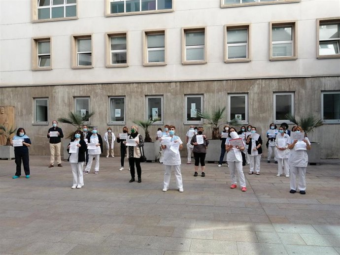 El Comité de Empresa de ISS FACILITY SERVICES ha convocado a las trabajadoras de limpieza del Hospital San Pedro para pedir que se les limpie la uniformidad