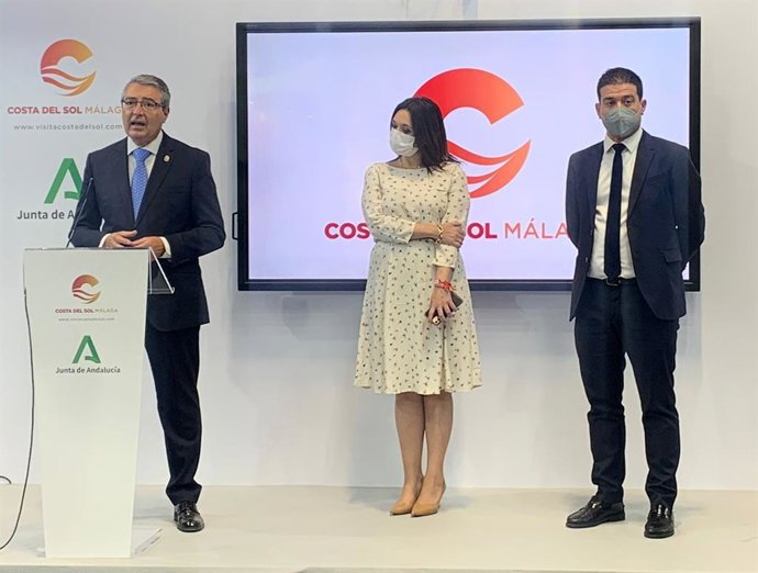 El presidente de Turismo Costa del Sol y de la Diputación, Francisco Salado; la vicepresidenta segunda y consejera delegada de TCS, Marga del Cid y el diputado de Medio Ambiente, Cambio Climático y Turismo de Interior, Cristóbal Ortega
