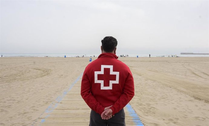 Archivo - Temporada de playas en Valncia