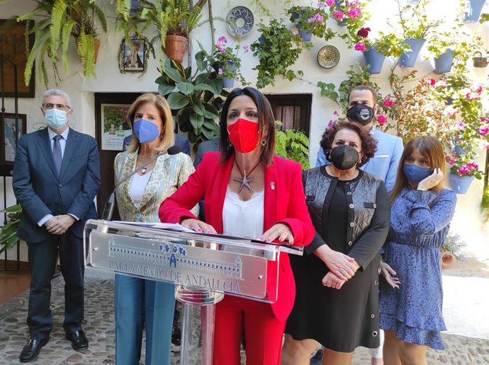 Marta Bosquet interviene, junto al resto de miembros de la Mesa del Parlamento de Andalucía.