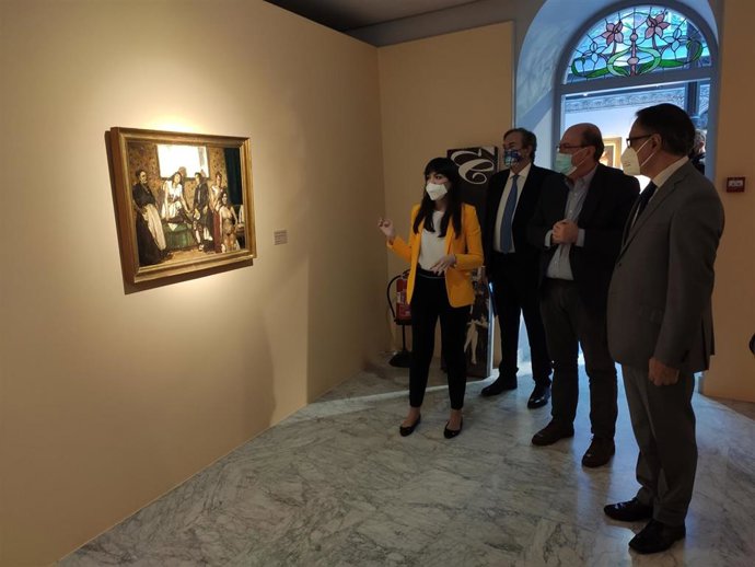 Autoridades en la inauguración de la exposición 'Tres Visiones de España. Sorolla, Romero de Torres y Solana' en el Museo Art Nouveau y Art Déco-Casa Lis de Salamanca.