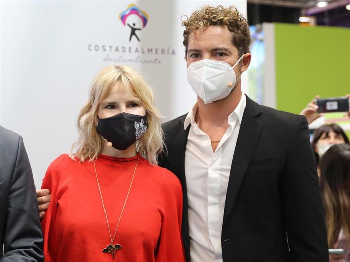 Eugenia Martínez de Irujo y el cantante David Bisbal han promocionado la Costa de Almería en Fitur