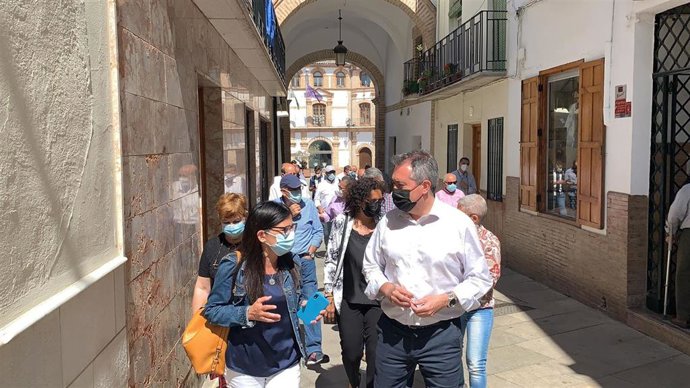 El precandidato a las elecciones primarias del PSOE para la Presidencia de la Junta, Juan Espadas,  en Archidona