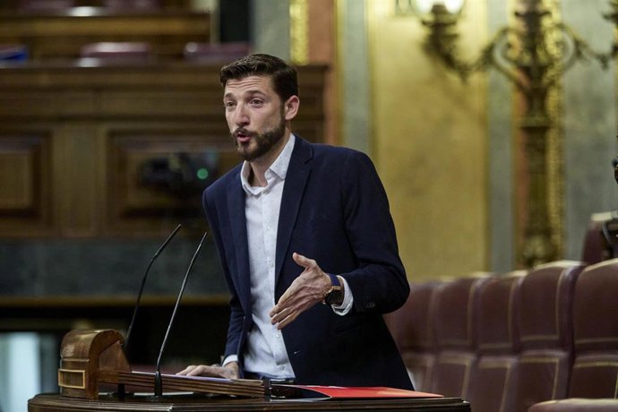 El diputado del PSOE, Omar Anguita.