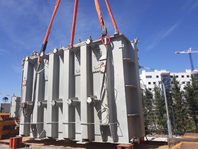 Endesa refuerza el suministro en Benalmádena y Fuengirola tras instalar un transformador que duplica la potencia