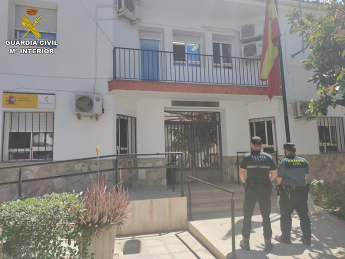 Detenidas dos personas por robar a un octogenario por el método del abrazo en la calle en Crevillent