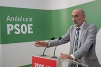 Luis Ángel Hierro propone la convicción de la palabra frente a "la pelea de avales" de los otros candidatos del PSOE-A
