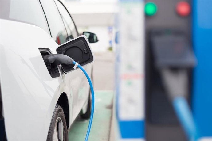 UL, la empresa líder mundial en ciencias de la seguridad, ha inaugurado hoy oficialmente el Centro de ensayos de sistemas de carga de vehículos eléctricos (EV) de UL en Frankfurt/Neu-Isenburg. Estamos ante uno de los espacios de ensayo de sistemas de ca