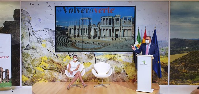 El alcalde de Mérida, Antonio Rodríguez Osuna, en la presentación de la oferta turística de la capital extremeña en Fitur 2021