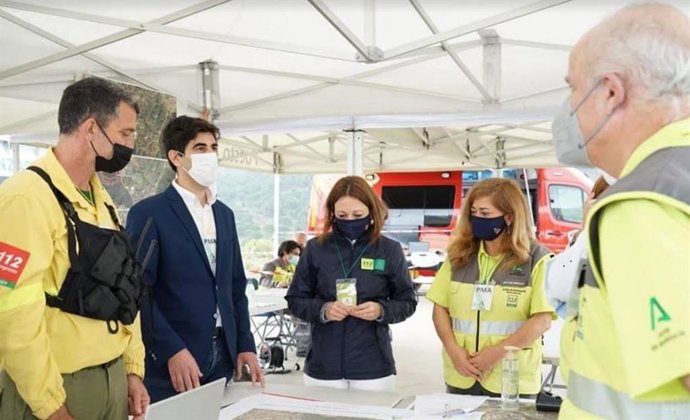 La delegada del Gobierno andaluz, Patricia Navarro, en el simulacro de incendio forestal en Coín