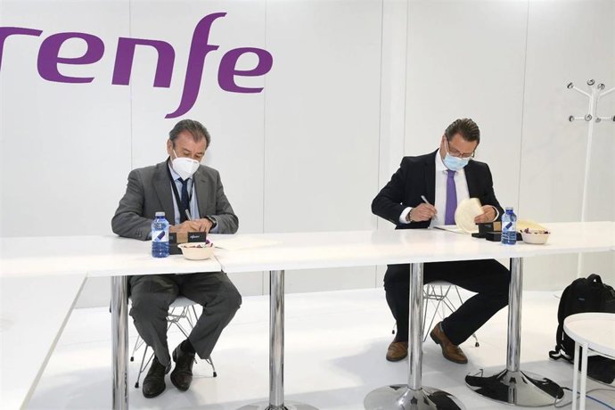 Renfe y Terra Natura promocionan el uso del tren para visitar el parque zoológico de la ciudad de Benidorm