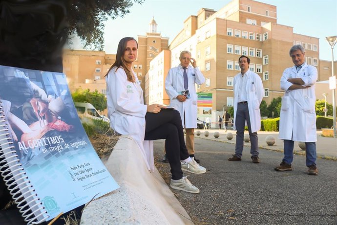 Cirujanos del Virgen del Rocío publican un manual de Cirugía de Urgencias