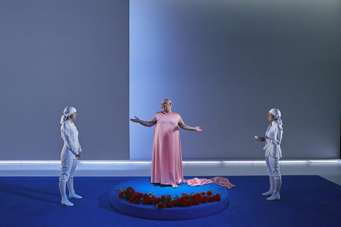 Archivo - La nueva versión de 'Las criadas' de Paco Bezerrea llega al Teatro Olympia