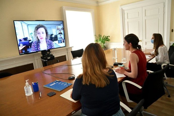 La ministra de Igualdad, Irene Montero, en una reuión telemática con su homóloga belga