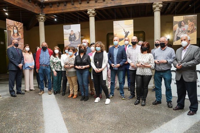 Archivo - Los funcionarios de la Diputación de Segovia reconocidos por sus años de trabajo.