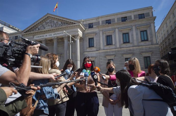 La portavoz de Save the Children, María Jesús Herrera, ante el Congreso de los Diputados.