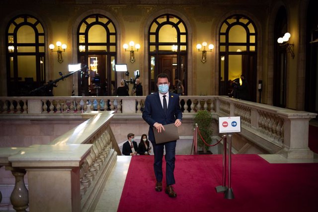 El candidat d'ERC a la presidència de la Generalitat, Pere Aragonès, arriba al Parlament per al ple d'investidura.
