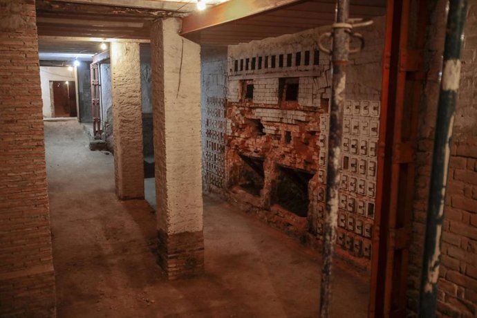 Archivo - Interior de la antigua fábrica de vidrios, que podría acoger un museo