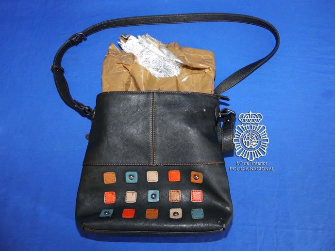 Bolso manipulado con un sistema para superar las alarmas sin dar aviso por robo.