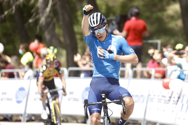 El ciclista colombiano Miguel Ángel López (Movistar Team) gana la tercera etapa de la Vuelta a Andalucía 2021, disputada entre Beas de Segura y el Puerto de Onsares sobre 176,9 kilómetros