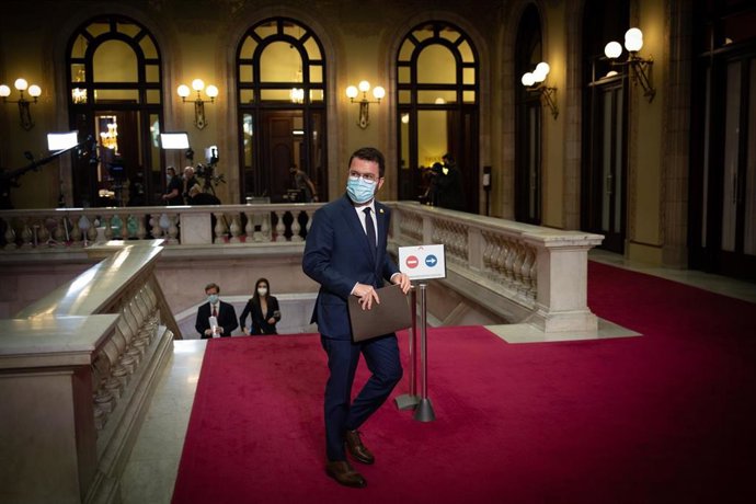 El candidato de ERC a la Presidencia de la Generalitat, Pere Aragons, llega al Parlament para el pleno de investidura