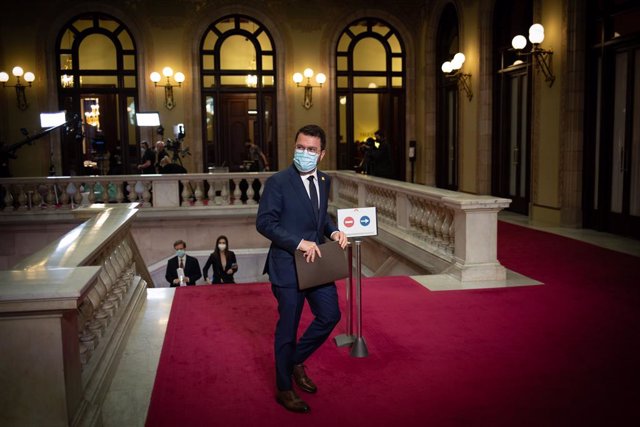 El candidat d'ERC a la presidència de la Generalitat, Pere Aragonès, arriba al Parlament per al ple d'investidura.