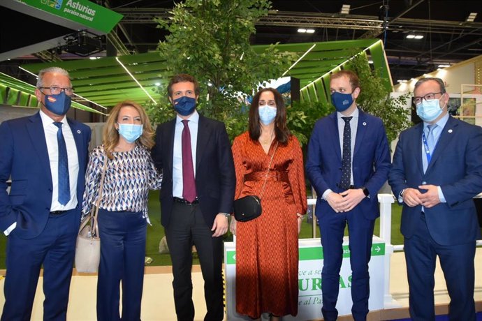 Teresa Mallada, segunda por la izquierda