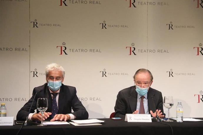 Archivo - (I-D) El director general del Teatro Real, Ignacio García-Belenguer Laita; y el presidente, Gregorio Marañón y Bertrán de Lis, durante una rueda de prensa 