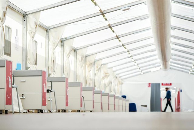 Archivo - El hospital auxiliar de La Fe, en Valencia, Comunidad Valenciana (España), a 14 de marzo de 2021. Este hospital acogerá el inicio de la campaña de vacunación del personal docente y auxiliar de los centros educativos valencianos.