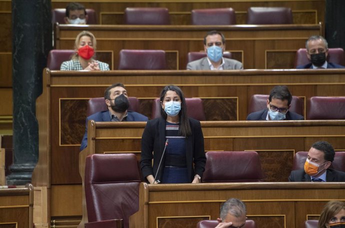 La líder de Cs, Inés Arrimadas, interviene en una sesión de control al Gobierno, a 19 de mayo de 2021, en el Congreso de los Diputados, Madrid, (España). Entre otras cuestiones, este pleno está marcado por la crisis migratoria y diplomática que España m
