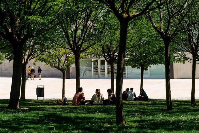 Archivo - Los estudiantes de Educación pueden hacer un curso graturito con Naturaliza