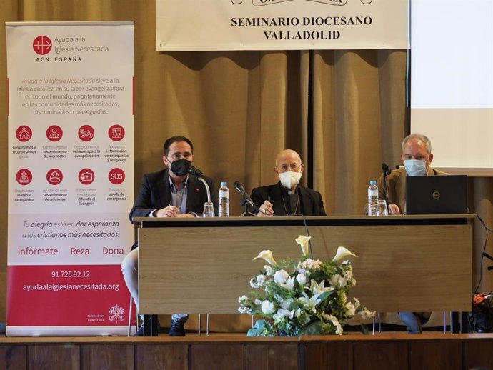 El arzobispo de Valladolid, Ricardo Blázquez, participa en la presentación del Informe de Libertad Religiosa en el Mundo 2021 en el Seminario Diocesano.