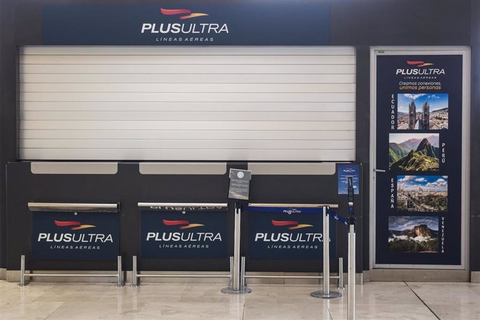 Un stand de la aerolínea Plus Ultra, en el aeropuerto de Madrid - Barajas Adolfo Suárez, a 21 de abril de 2021, en Madrid (España). La titular del Juzgado de Instrucción número 15 de Madrid ha incoado diligencias previas contra el expresidente en funcio