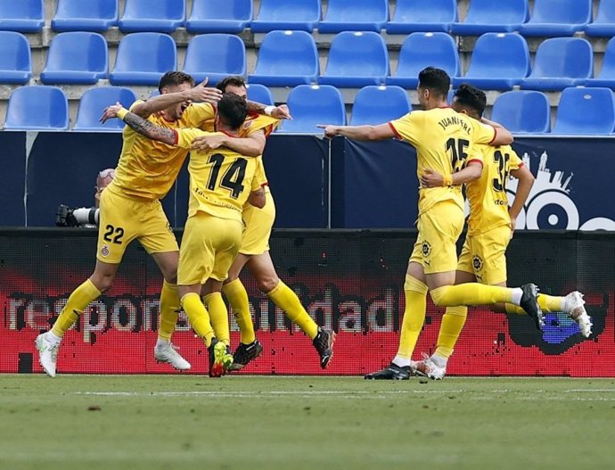 El Girona celebra el gol del triunfo en La Rosaleda