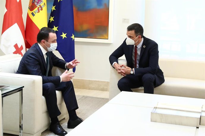 El presidente del Gobierno, Pedro Sánchez, ha recibido hoy en La Moncloa al primer ministro de Georgia, Irakli Garibashvili.