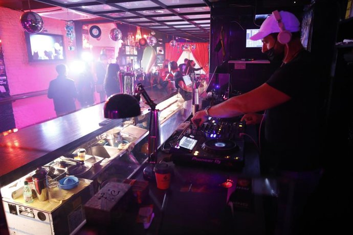 Uno de los bares musicales de Sitges (Barcelona) del primer ensayo en el ocio nocturno en Catalunya ante la pandemia de coronavirus