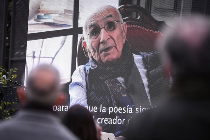 Archivo - Acto-recital Francisco-Brines 10 días para el primer Cervantes valenciano, a 13 de abril de 2021, en Valencia. 