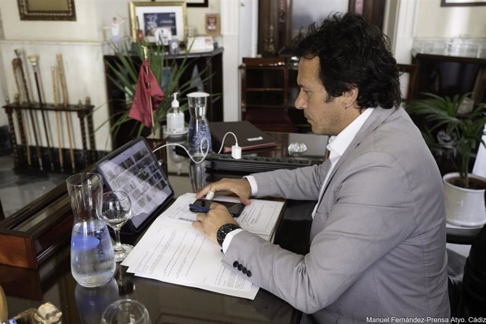 José María González, alcalde de Cádiz, durante el último pleno celebrado de manera telemática en abril