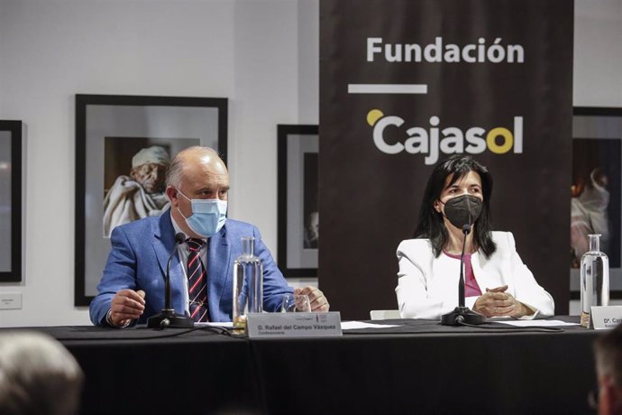 El escritor y jurista cordobés Rafael del Campo Vázquez, en su conferencia en la Fundación Cajasol.