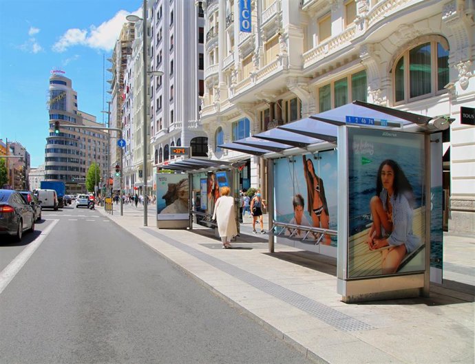 El Corte Inglés sorprende a los viandantes de Madrid con una acción de 'Street Marketing' de cara al verano